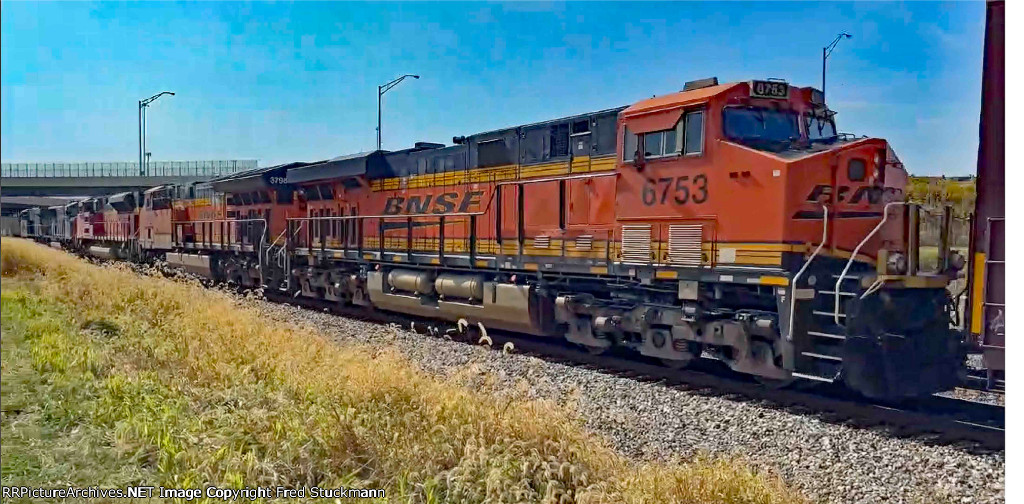 BNSF 6753